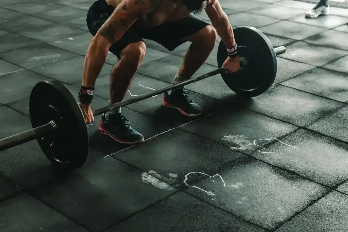 Guy doing crossfit